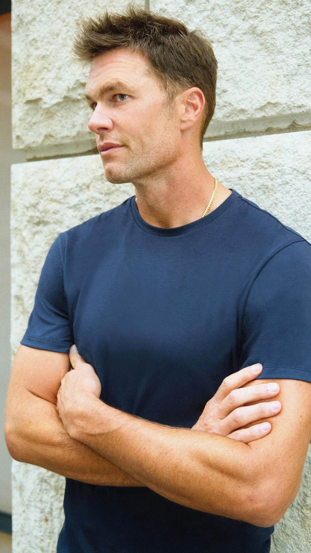 トム・ブレイディのインスタグラム：「The all-new Brady Tee in drirelease® — the best decision you’ve ever made.   Say goodbye to basics as you know them with the all-new Brady Tee. Two years in the making. Wear tested by the pros. Feel the difference and make the switch forever.  Shop now in Stone, Ink and Graphite in sizes S-XXL on BradyBrand.com.」