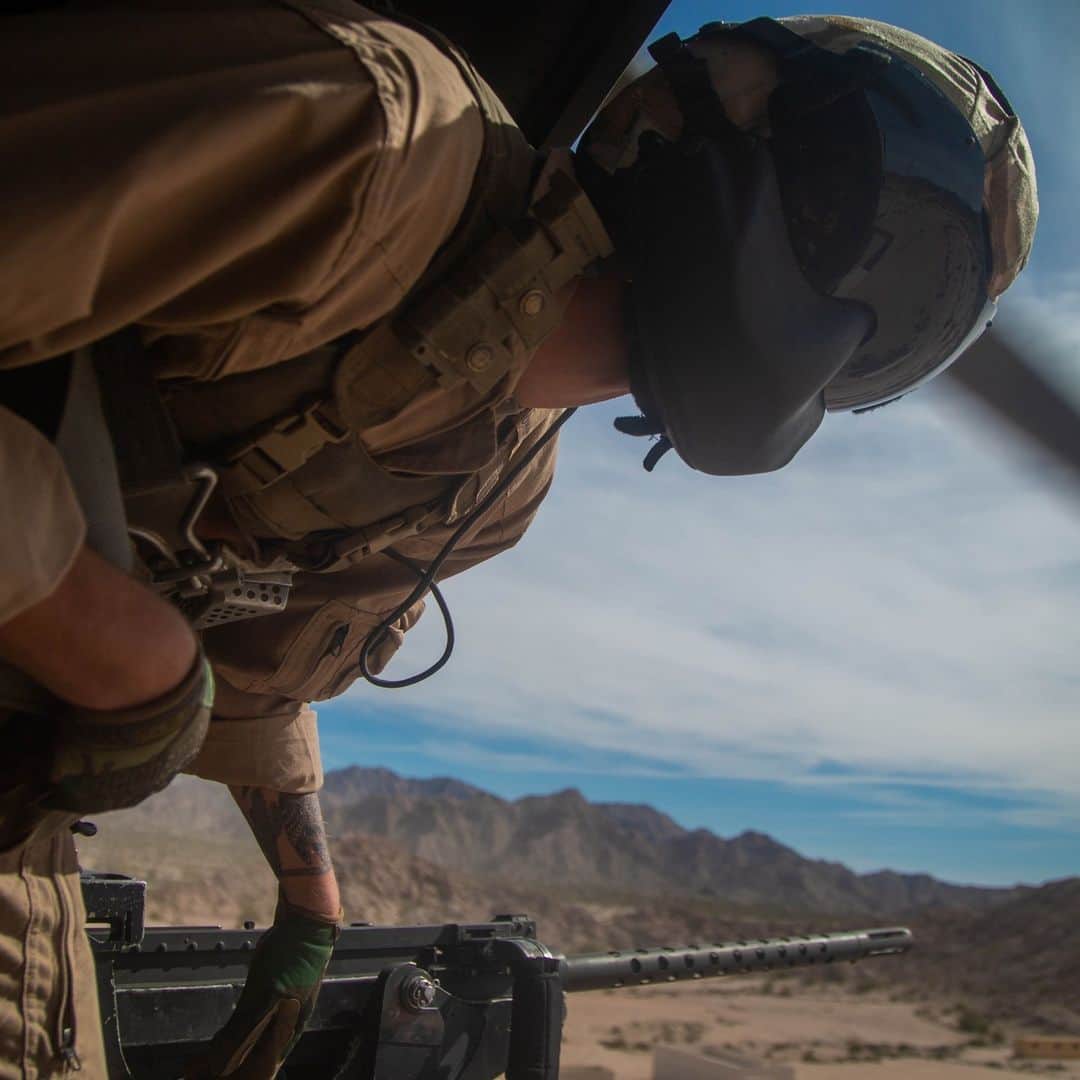 アメリカ海兵隊のインスタグラム：「Top Shot 📷  Here are the week's best photos from around the Corps. Follow the link in our bio to vote for your favorite on our Facebook page.   The image with the most combined hits by the end of the day will be crowned as our photo of the week.  1️⃣ A UH-1Y Venom aircraft crew chief participates in a close air support exercise during Weapons and Tactics Instructor (WTI) course 2-23.   2️⃣ #Marines with @3dmardiv conduct an infantry squad maneuver demonstration during #Balikatan23.   3️⃣ Marines with the @26meu conduct fast rope training on the @usnavy's #USSBataan.  4️⃣ Marines embark on a simulated enemy ship during a Visit, Board, Search, and Seizure exercise during Amphibious Ready Group/MEU Exercise.  #USMC #Military #Topshot」