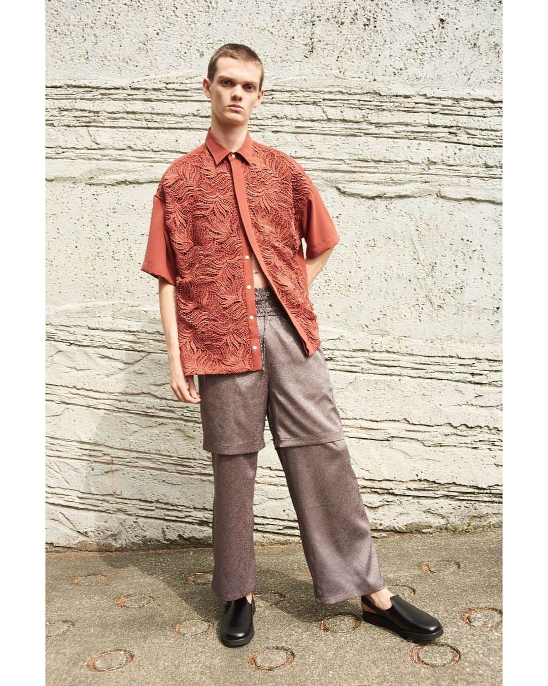 LOVELESS/GUILD PRIME 公式アカウントのインスタグラム：「『 LOVELESS 』  LOVELESS 2023 SUMMER MEN&WOMEN  Shirt / LOVELESS ￥26,400 (61M-96-141-14) Pants(short) / LOVELESS ￥17,600 (61R-82-142-45) Pants(long) / LOVELESS ￥22,000 (61R-54-132-45) Shoes / foot the coacher ￥31,900 (634-59-752-09)  プロフィールURL内「FEATURE」でLOOKをご覧いただけます。  Photo_  @keita.goto ( W ) Styling_ @makikimura1226  Hair_ #shingoshibata （eight peace）  Make-up_ @makeup.yukotanakamaru （eight peace）  Model_ @valentinbouman (west management), @marie.koehn (BRAVO)」