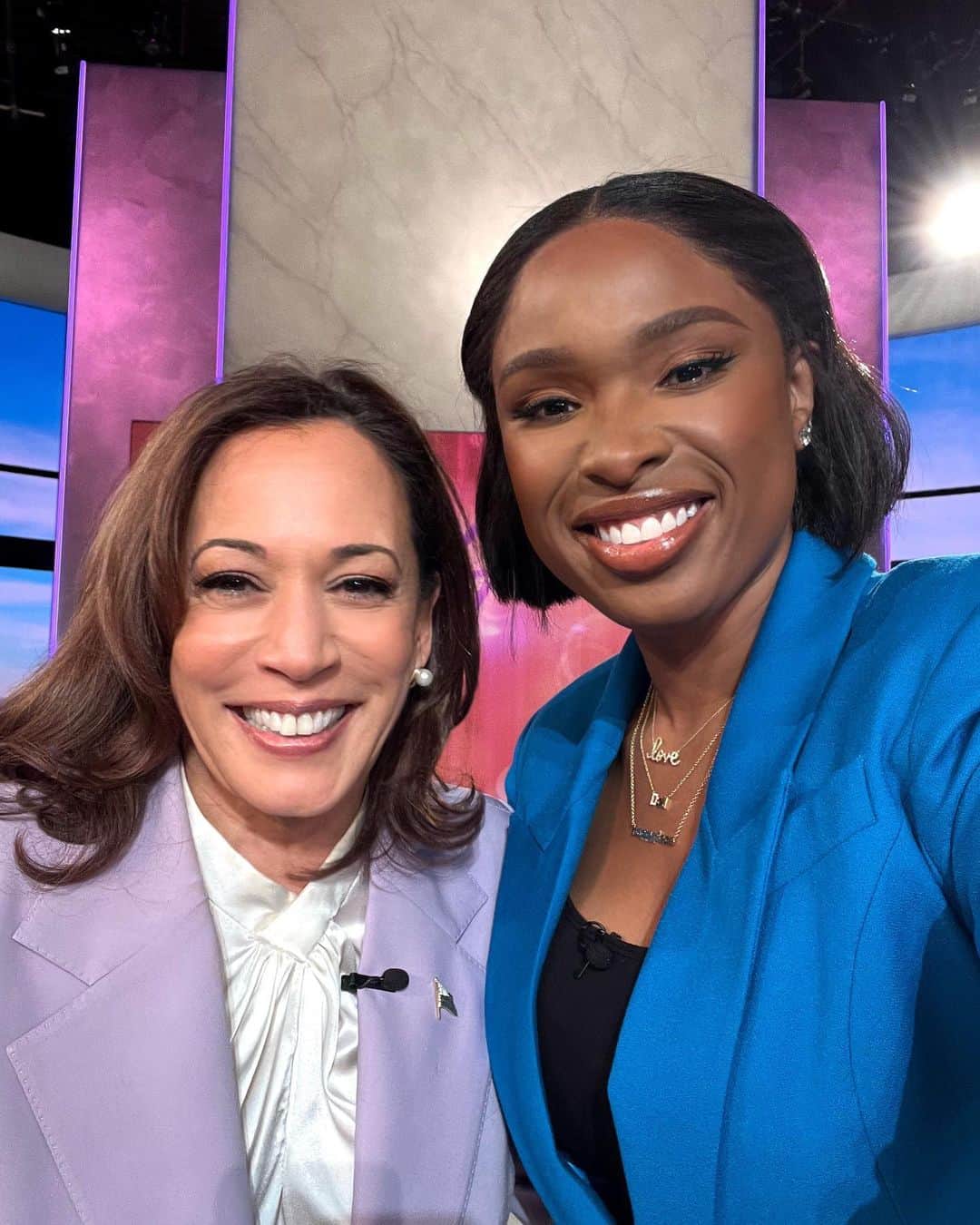 ジェニファー・ハドソンのインスタグラム：「Today we’re joined by one of the most groundbreaking women in history: Vice President Kamala Harris! What an amazing honor! Thank you @vp for taking the time to sit down with us 💜」