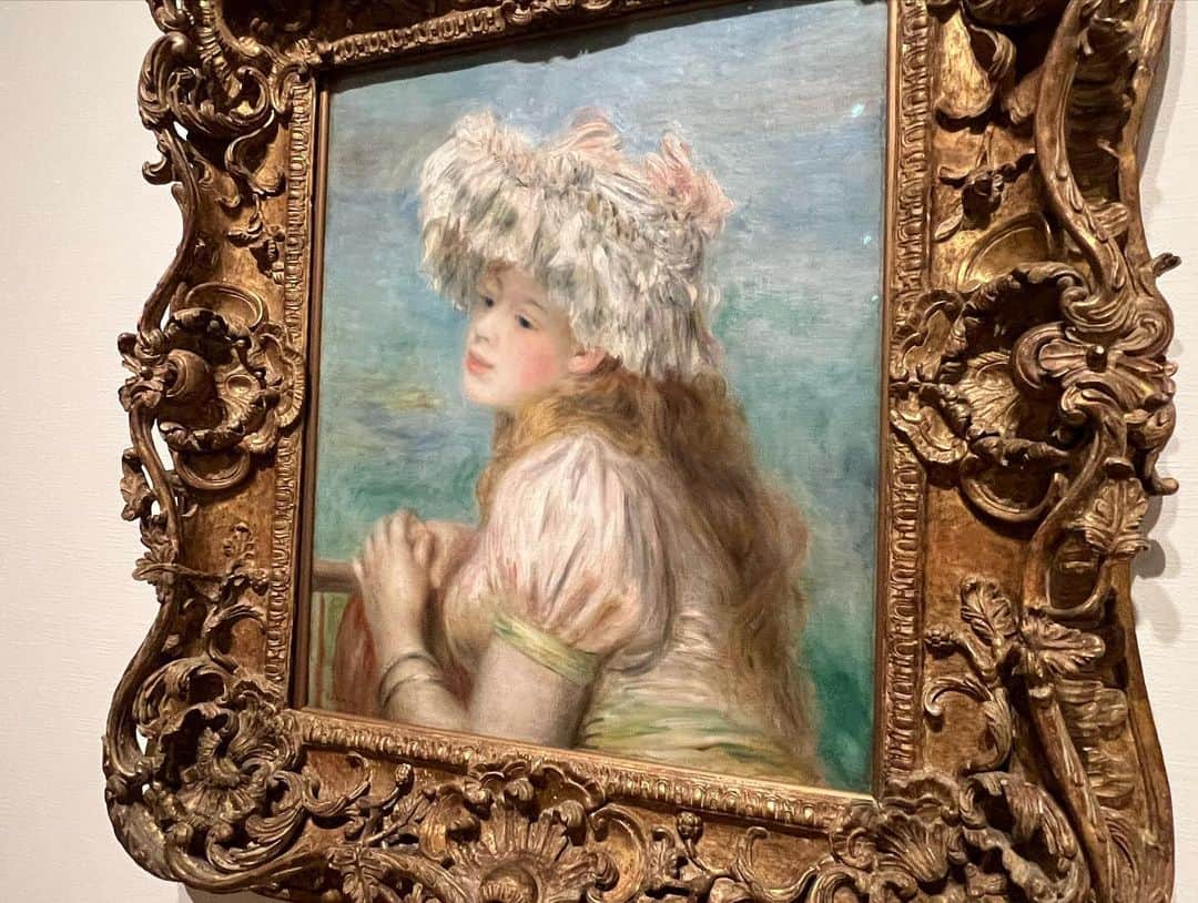 伊藤友季子さんのインスタグラム写真 - (伊藤友季子Instagram)「🌳🖼️ ⁡ 大好きなポーラ美術館 とても久しぶりの訪問でした。 ⁡ 自然と調和した建築が素晴らしく その空間にいるだけでわくわくする。 ガラス窓から見える広い空と箱根の山 差し込む光が清らかで そこに飾られている作品も 生き生きと輝いて見える。 ⁡ 穏やかな気持ちで ゆったりアートと過ごせました。 ⁡ ピンクの壁によく映える マティスの鮮やかな色づかいに元気をもらい モネやルノワールの優しさに包み込まれ どんどん心が潤っていくのがわかりました。 ⁡ ピカソの好きな言葉を思い出しました📝 ⁡ ‘Art washes away from the soul the dust of everyday life.’  ーPablo Picasso ⁡ ⁡ 幸せで豊かな時間。 ⁡ ⁡ ⁡ #ポーラ美術館 #polamuseum #箱根 #美術館 #hakone #museum #art  ⁡#ユキコーデ」4月20日 22時49分 - yukiko_xx