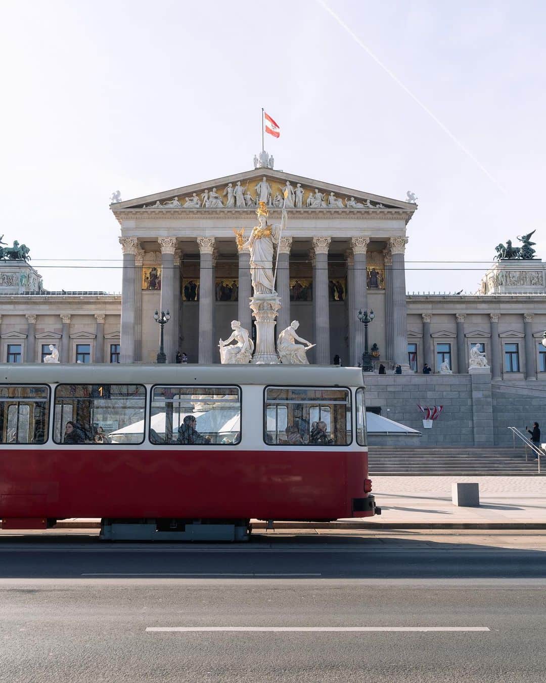 Wien | Viennaのインスタグラム：「An iconic Viennese duo! 🚋🏛️  #Vienna's great public transport system is a huge factor behind the capital’s outstanding quality of life - and the @wienerlinien also drop you off right in front of the newly renovated Parliament building! ❤️ Time for a visit!  #vienna #visitvienna #viennanow #wienliebe #viennablogger #wienerlinien #austrianparliament #tram #austria #publictransport #touristlife #travellife #eurotrip #ringstrasse」