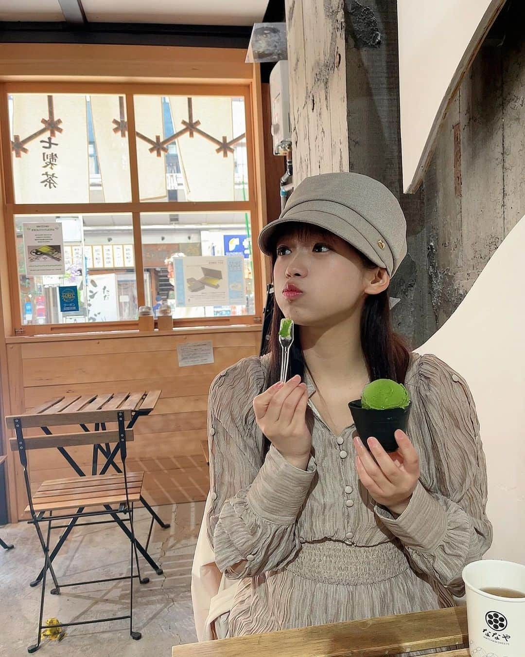 岡村茉奈さんのインスタグラム写真 - (岡村茉奈Instagram)「. 静岡観光でななや行ってきた🍵🤍  玄米茶味が美味しすぎるーーー🤤  抹茶だいすき人間です💕  #shizuoka #旅行 #静岡グルメ #ななや#抹茶 #静岡県 #静岡カフェ#美味しい #japan#instgram#follow#followme」4月20日 22時42分 - mana_0906__