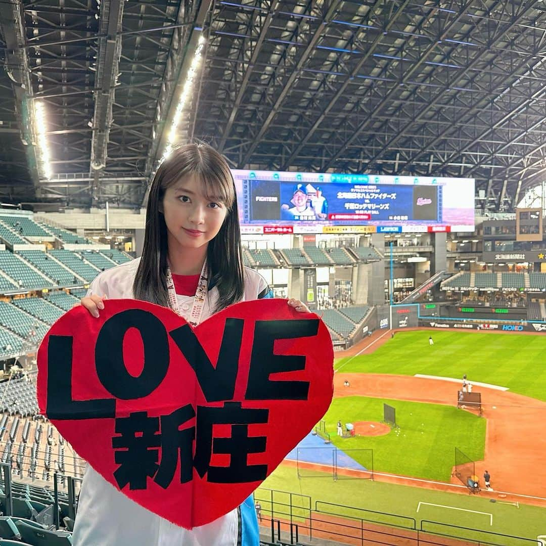 牧野真莉愛さんのインスタグラム写真 - (牧野真莉愛Instagram)「♡ ♡ ⚾️2023パ・リーグ公式戦⚾️ 北海道日本ハムファイターズVS.千葉ロッテマリーンズ 2023.4.18(火)🐻エスコンフィールドHOKKAIDO 🐻🐻🐿🦊 うちの試合行きました💖応援❣️❣️❣️ LOVE❤️新庄 🎀 つづく🐰“まりブロ”みてね ♡ ♡  #LOVE新庄 ❤️ #北海道日本ハムファイターズ 💖  #lovefighters 🐻🐻🐿🦊  #GAORASPORTS ⚾️ #GAORA #モーニング娘23 #牧野真莉愛」4月20日 22時47分 - maria_makino.official