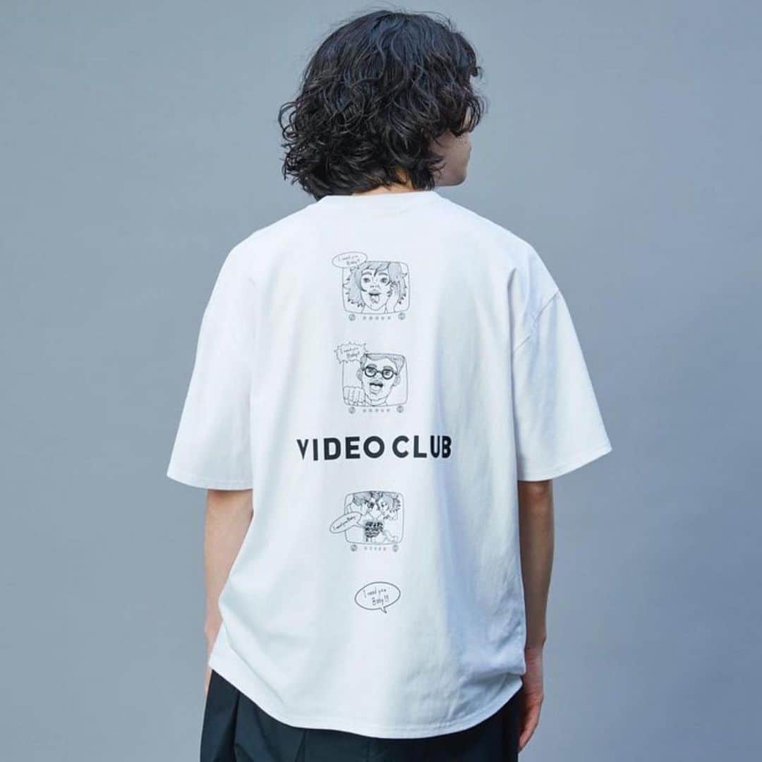 田中裕介のインスタグラム：「I Need You Baby ”VIDEO CLUB S/S TEE" Type A Dropping tomorrow!!!  - - - - - - - - - - - - - - - - - - - -  MENS-Masaki Seko 180cm  wears size L LADYS-Mii 162cm wears size L  @freaksstore_official  @daytona_park  @mitershinichi  @tnkusk」