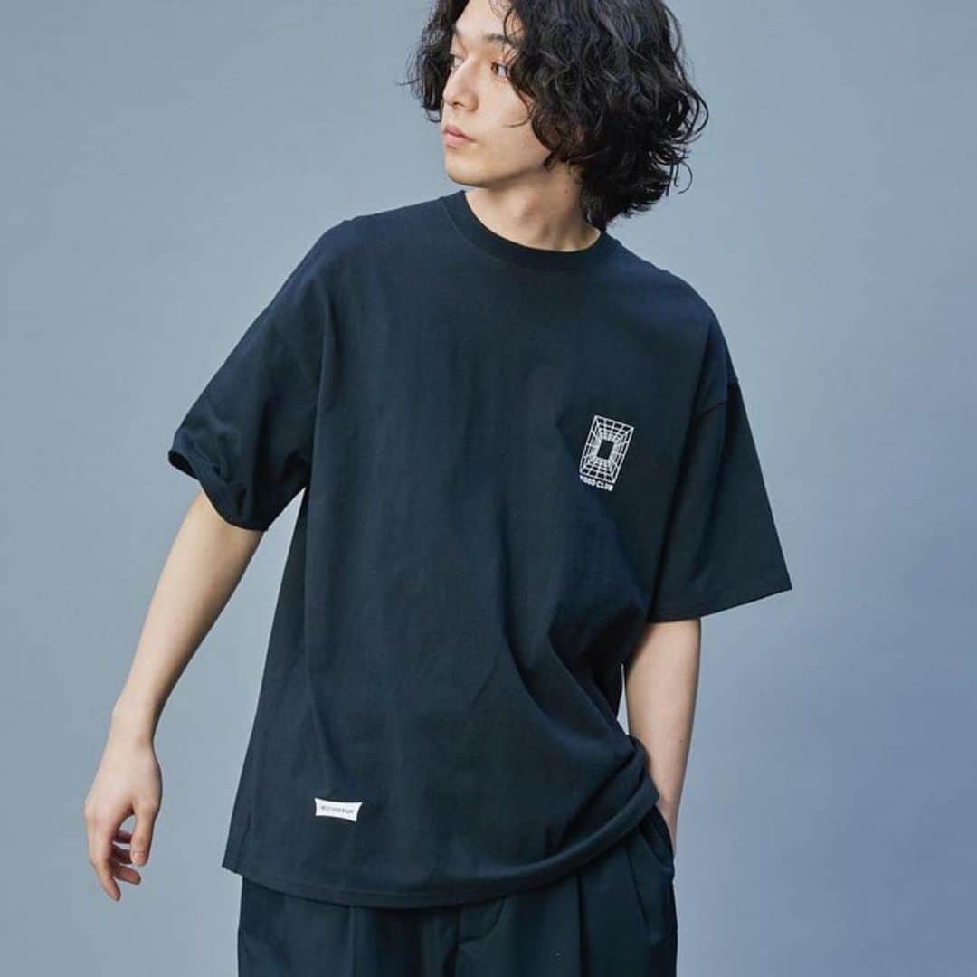 田中裕介さんのインスタグラム写真 - (田中裕介Instagram)「I Need You Baby ”VIDEO CLUB S/S TEE" Type C Dropping tomorrow!!!  - - - - - - - - - - - - - - - - - - - -  MENS-Masaki Seko 180cm  wears size L LADYS-Mii 162cm wears size L  @freaksstore_official  @daytona_park  @mitershinichi  @tnkusk」4月20日 22時47分 - tnkusk
