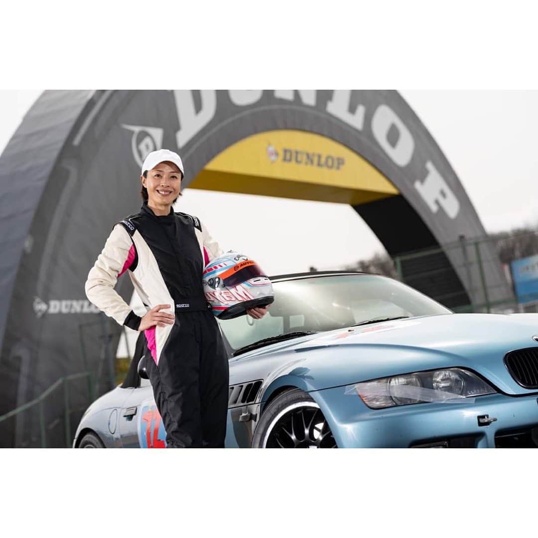 下村真由美のインスタグラム：「🚘🏎✨  今年も初めて尽くしから始まりました🤭  左ハンドルのMTでのレース✨ やっと乗らせてもらえた(笑)VITA✨ いつものカート仲間の練習でトップ3に入ったコト✨  まだまだチャレンジは続きます🫡✨  今週末は耐久レース😎 チームの皆さんの足を引っ張らない様に #ヨコハマグッドファクトリー  で練習だぁ😆😆😆」