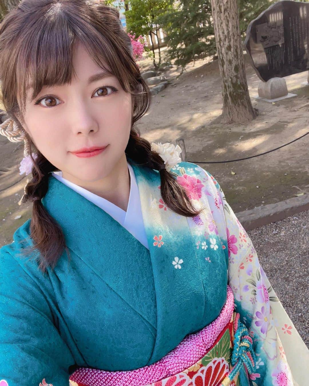 熊林保奈美のインスタグラム：「* . 色んなお着物着て撮影した日👘  どれもこれも素敵だったし ヘアアレンジも可愛かった🥺 また着たいなぁ✨ . . * #浅草 #着物 #kimono #着物レンタル #着物ヘアアレンジ #着物コーデ  #着物女子 #着物モデル #モデル #撮影会モデル #ポートレートモデル  #model #サロンモデル #写真だと思ったら動画  #熊林保奈美 #道産子  #Japanesegirl #instalike #맞팔  #me #followme」