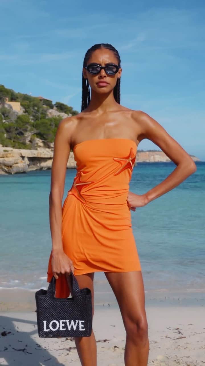 ネッタポルテのインスタグラム：「JUST LANDED: @Loewe x Paula’s Ibiza. Presenting your new vacation-ready wardrobe.☀️  Tap the link in bio to shop at #NETAPORTER.」