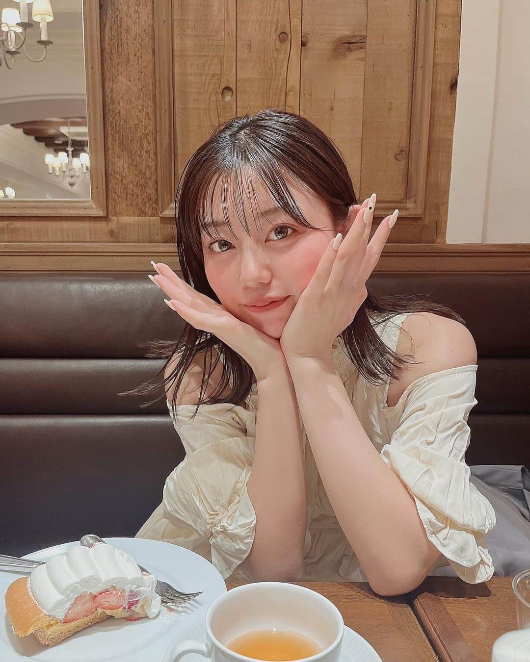 りーちゃんのインスタグラム：「かなりウエッティーヘアしたけん濡れ感すごい笑  すんごく最高な撮影ができてお知らせするのが楽しみです⭐️  珍しく食事制限しとったけんご褒美のデザート🍰 幸せ♪」