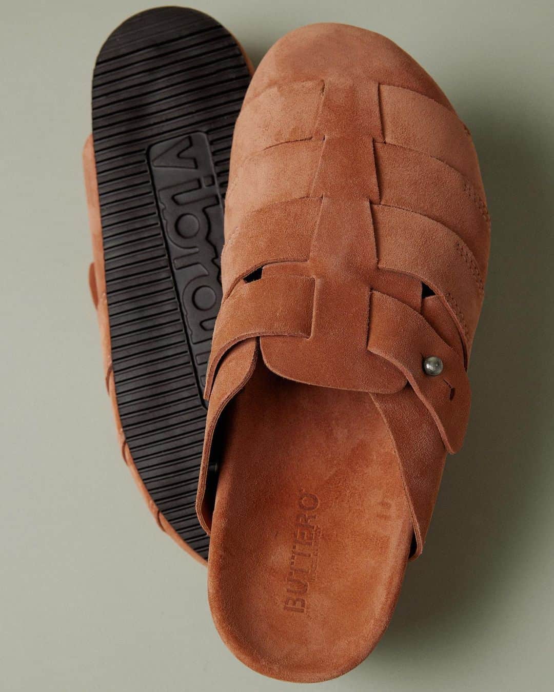 のインスタグラム：「Explore the spring season with Glamping Sandals in Tan suede: precious and refined craftsmanship.  #Buttero #ButteroFamily」