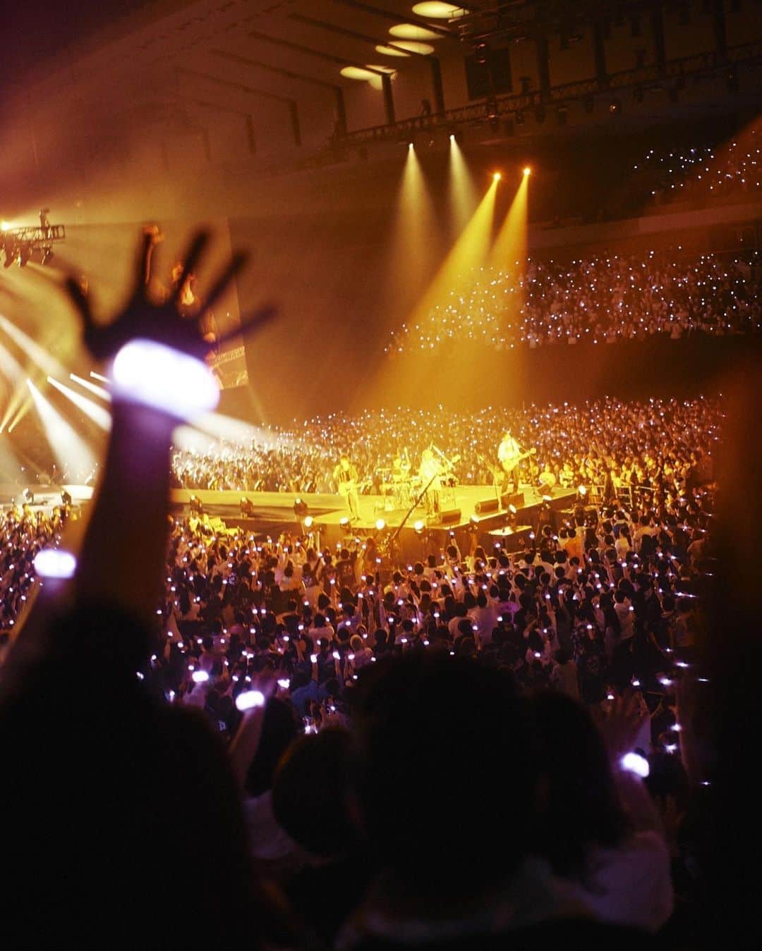 BUMP OF CHICKENさんのインスタグラム写真 - (BUMP OF CHICKENInstagram)「2023/4/20 BUMP OF CHICKEN TOUR 2023 be there @ HOKKAIDO PREFECTURAL SPORTS CENTER HOKKAI KITAYELL  Photo by @yoshiharuota  #bethere」4月20日 23時07分 - bumpofchickenofficial