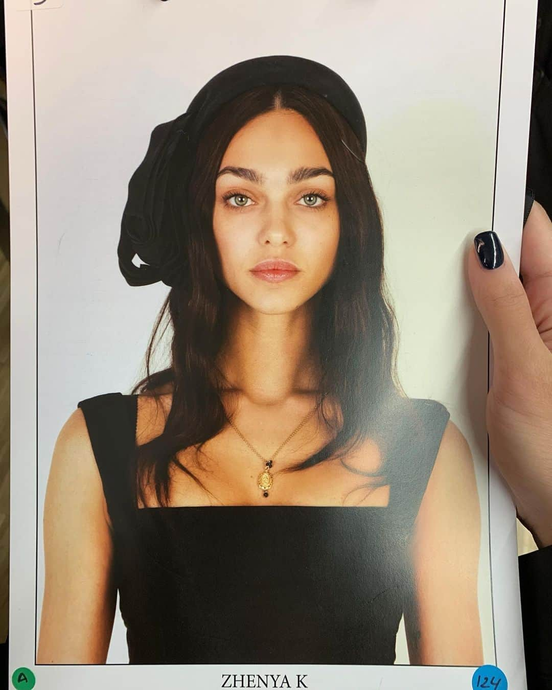 Zhenya Katavaさんのインスタグラム写真 - (Zhenya KatavaInstagram)「Снился сегодня любимый Дольче @dolcegabbana  и девочки, еще Пэт …и моя драгоценная Мими, которая красила меня каждый показ. 🖤  Словила ностальгию.」4月20日 23時09分 - zhenyakatava