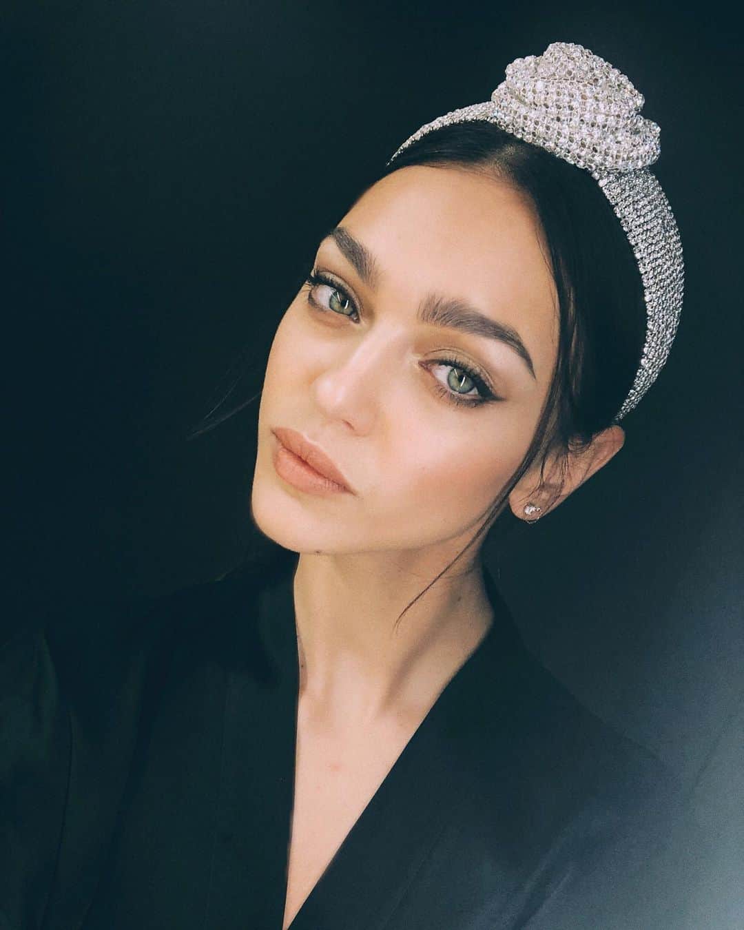 Zhenya Katavaさんのインスタグラム写真 - (Zhenya KatavaInstagram)「Снился сегодня любимый Дольче @dolcegabbana  и девочки, еще Пэт …и моя драгоценная Мими, которая красила меня каждый показ. 🖤  Словила ностальгию.」4月20日 23時09分 - zhenyakatava