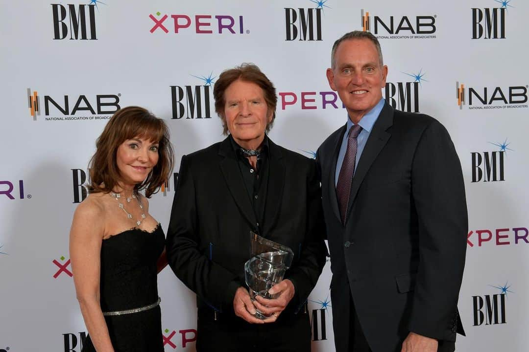 Broadcast Music, Inc.のインスタグラム：「CONGRATS | We honored legendary singer/songwriter @JohnFogerty at the 73rd Annual BMI/NAB Dinner! The rock and roll legend received the BMI Board of Directors Award celebrating the impact he’s made on contemporary music over his illustrious career spanning more than five decades. 🎶💙 #BMIFamily」