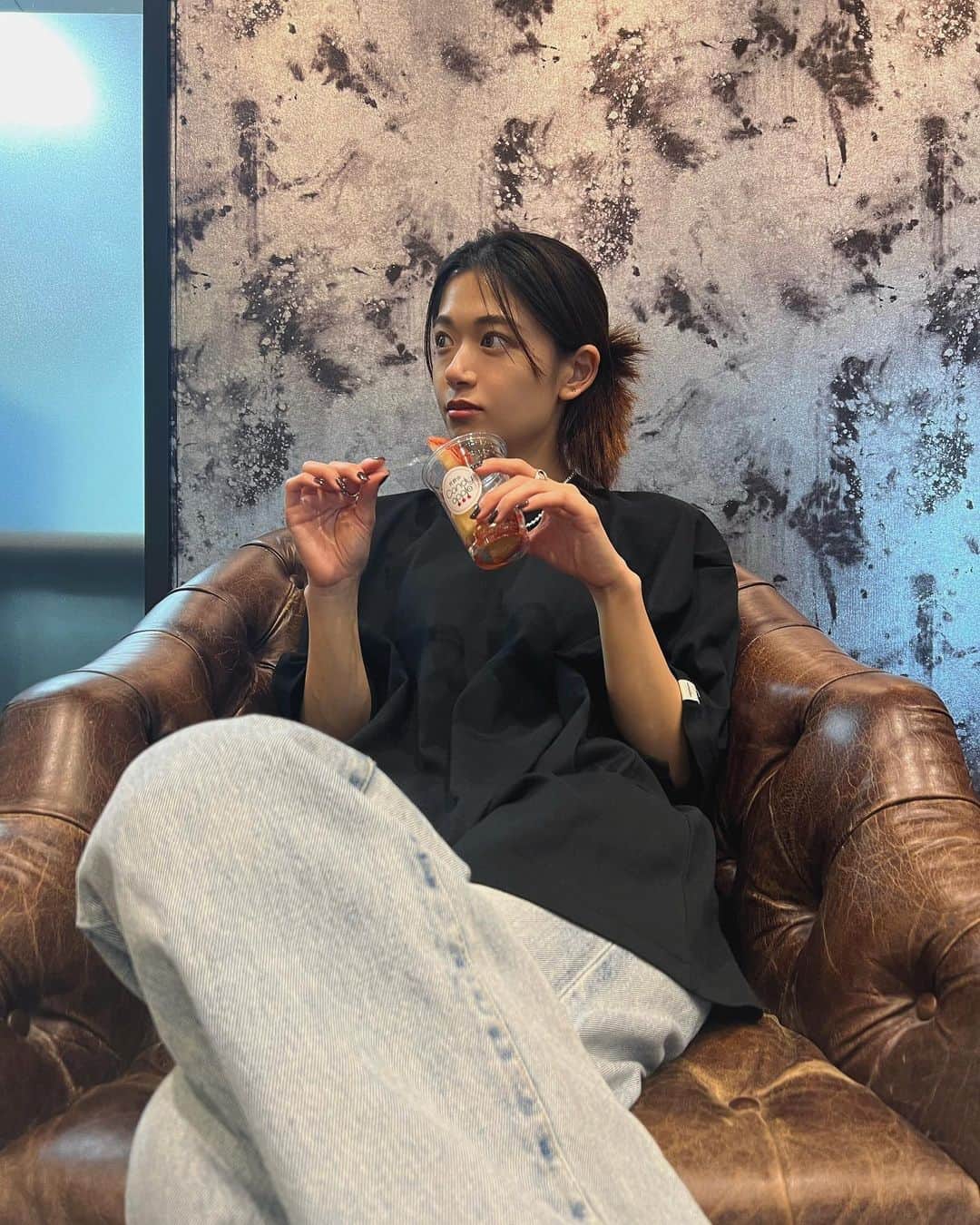 LISAさんのインスタグラム写真 - (LISAInstagram)「Candy apple シナモンシュガーが好きです🍎🍂  最近新調したアクセ @nine___0999 と お気に入りTシャツ @yoshiokubo_official 🐉」4月20日 23時23分 - lisanaito