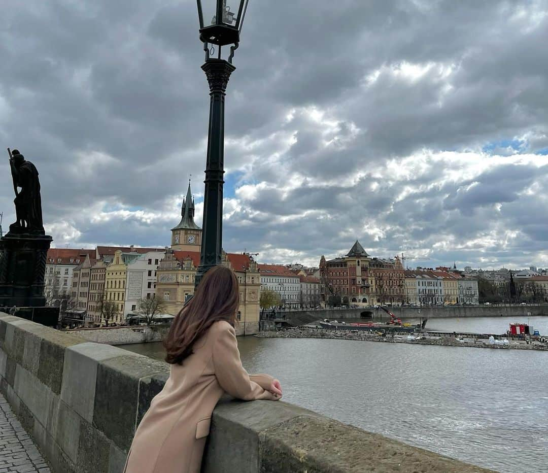 インソクさんのインスタグラム写真 - (インソクInstagram)「🇨🇿🏰  #prague #pragueworld #praguecastle #praha #동유럽 #프라하 #프라하여행 프라하성 #프라하신혼여행 #신혼여행 #신혼부부 #유럽신혼여행 #유럽신혼일기 #유럽빈티지 #プラハ」4月20日 23時27分 - soku_sokus