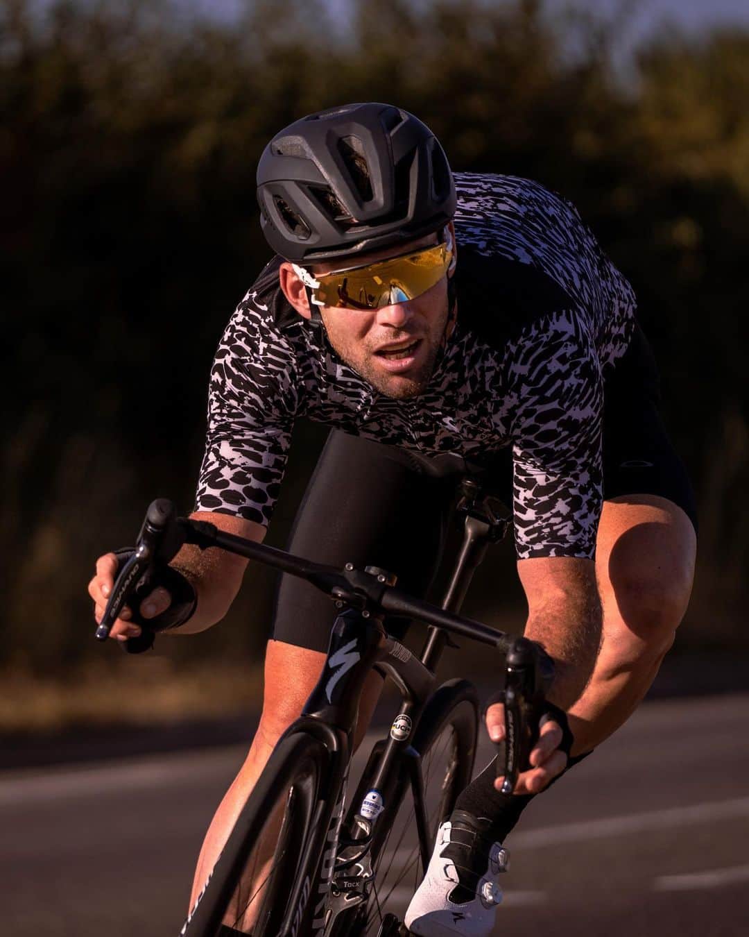 OAKLEYさんのインスタグラム写真 - (OAKLEYInstagram)「Face the ride with @markcavendish Signature Series Kato. Inspired by the Gods and his passion for Greek Mythology, the special edition features Prizm™ 24k lenses, symbolic of the many victories Cav has secured throughout his 17-year career. Available online and in-store now. #BeWhoYouAre」4月20日 23時28分 - oakley