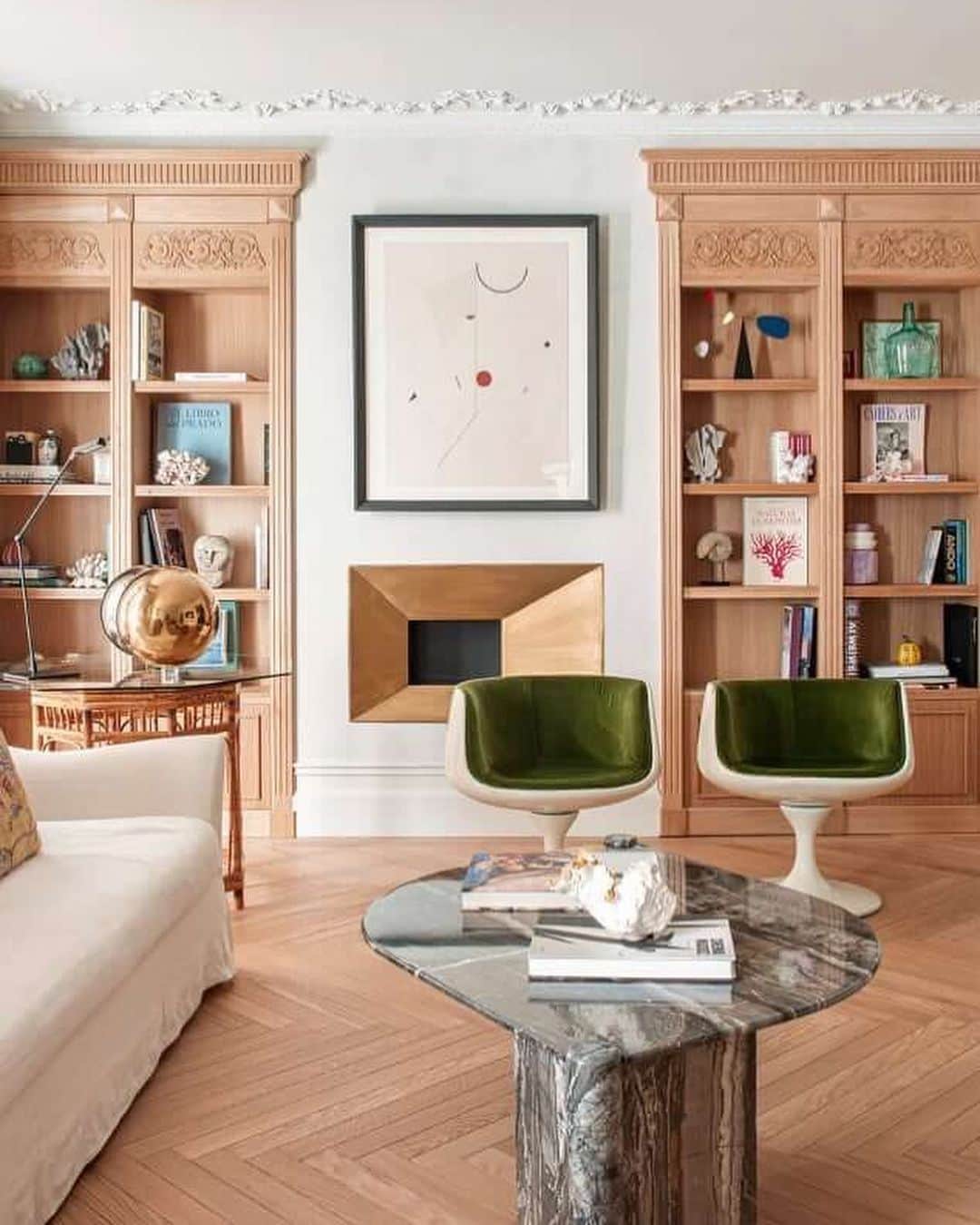 Homepolishのインスタグラム：「This Madrid home by Estudio Maria Santos is full of beautiful details and #designinspo 🙌🏻 @estudiomariasantos   #vintagevibes #inspiringinteriors #interiordesign #joinfreddie」