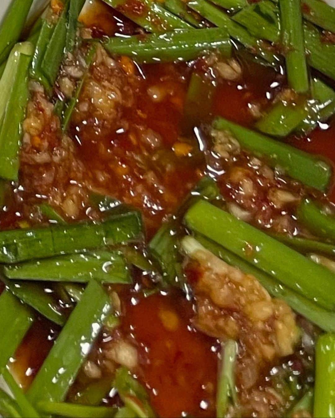 高井香子さんのインスタグラム写真 - (高井香子Instagram)「タッカンマリ好きなんだけど、 鶏肉をほぐしたりするのが面倒で渡韓してもタッカンマリほぼ食べない私とおじおじ。  でもでもでも、 久しぶりに食べたら... めっちゃうまぁ〜 出汁たまらぁ〜ん ニンニクうまぁ〜（タレに直接生ニンニクぶっこむ） 砂肝うまぁ〜 トック（餅）うまぁ〜 （普通のトックよりもちもち）  ぬぬさんとシンニョンさんが連れて行ってくれたここが美味しすぎた😋  #명동닭한마리　 （明洞タッカンマリ）の #거성점 （巨成店）に行きました。  明洞言うてるけど、東大門の鐘路よりかな？  #韓国 #韓国旅行 #韓国グルメ  #タッカンマリ #닭한마리  #1日1こうこりあさんぽ」4月20日 23時35分 - cocoreacoco