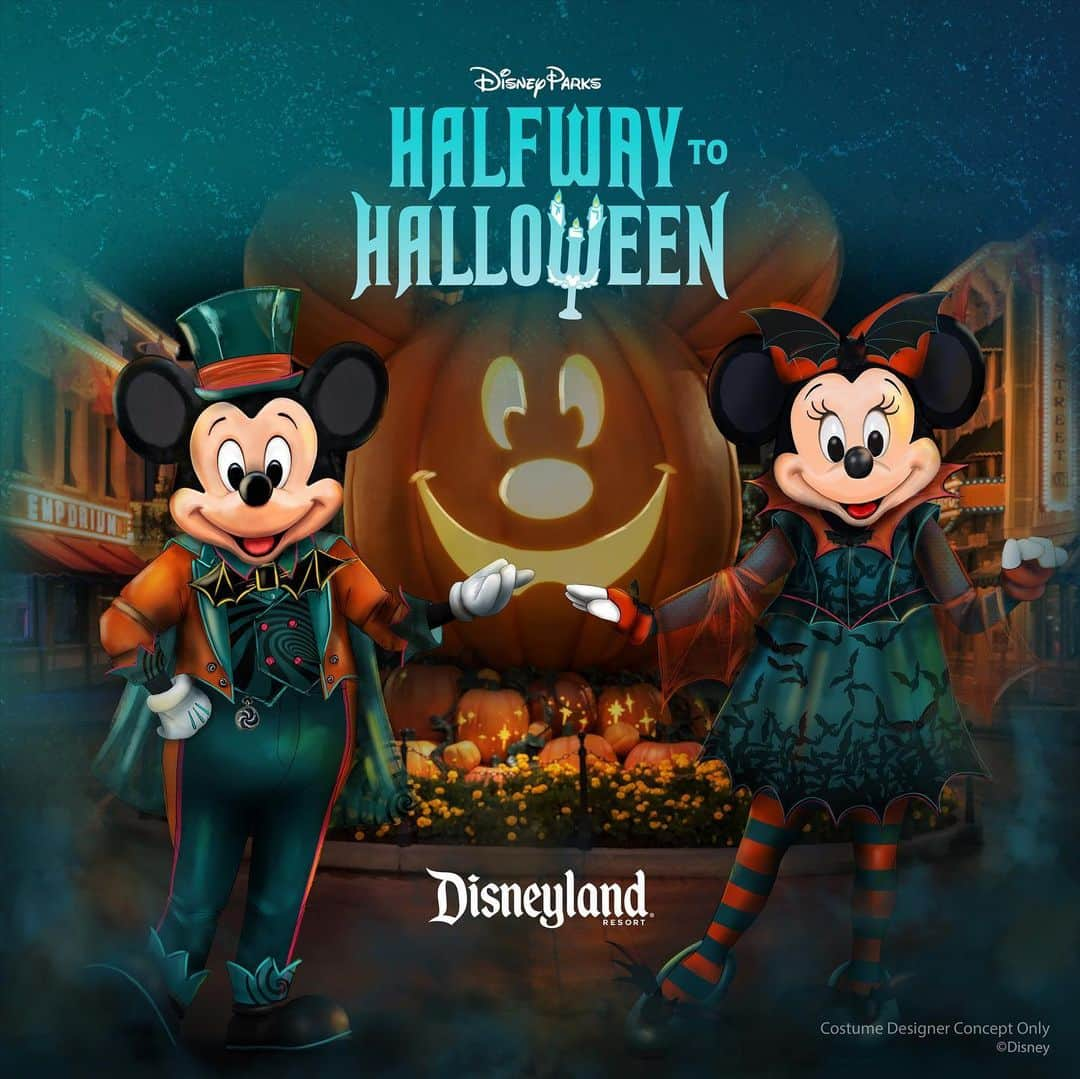 ディズニーランドさんのインスタグラム写真 - (ディズニーランドInstagram)「@Disneyland is getting in on the #HalfwaytoHalloween fun with some spine-tingling announcements! 🦇 🎃 ✨ Check out the haunted fun to come including a first look at new outfits on Mickey Mouse and his friends on the Disney Parks Blog (link in bio).」4月20日 23時37分 - disneyland