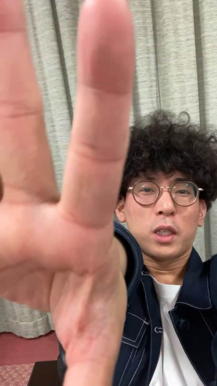 のインスタグラム：「チケット買ってほしいから媚びる配信。媚人(こびと)配信。 5月1日　セッション 森ノ宮よしもと漫才劇場で18時25分〜」