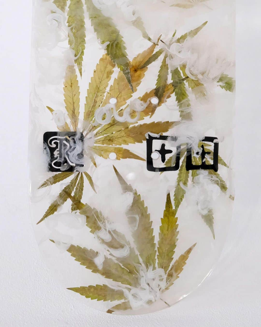 ツビさんのインスタグラム写真 - (ツビInstagram)「HIGH ROLLERS ++ ONE OF ONE KSUBI X RHOLTSU 420 ART PIECE. AVAILABLE NOW IN THE KSUBI VAULT.   LINK IN BIO TO ACCESS.   THIS PIECE IS MADE WITH HEMP LEAF ENCASED WITHIN A TRANSPARENT WHITE RESIN INK BACKDROP. ALL HAND FINISHED BY AUSTRALIAN ARTIST RHOLTSU.」4月20日 23時47分 - ksubi