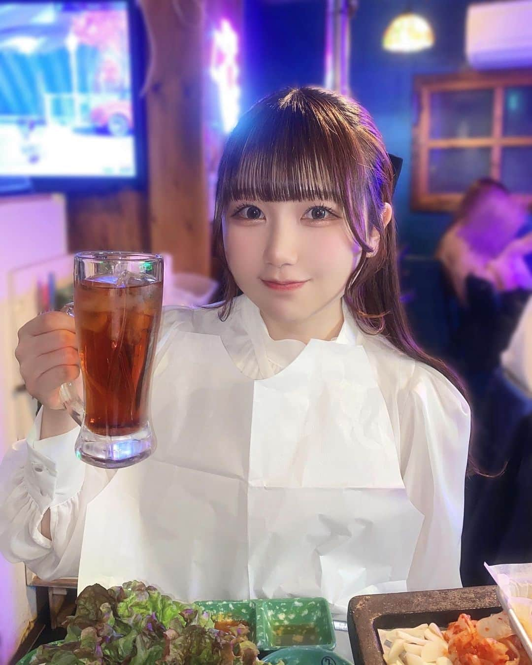 楠木しゅりのインスタグラム：「みんな韓国料理なにがすき？🫕♡  ことねんとサムギョプサルたべたときの写真だよ〜〜 しゅりはチーズボールとラッポギとキンパがすき 🫶🏻  . . .  #新大久保 #新大久保グルメ #サムギョプサル #東京グルメ #韓国料理 #ハーフアップアレンジ #ハーフアップ #フレンチガーリー #フレンチガーリーコーデ #ロングヘアアレンジ #アイドル前髪 #自撮り女子 #今日のコーデ #いいね返し #ootd #japanesegirl #instagood」