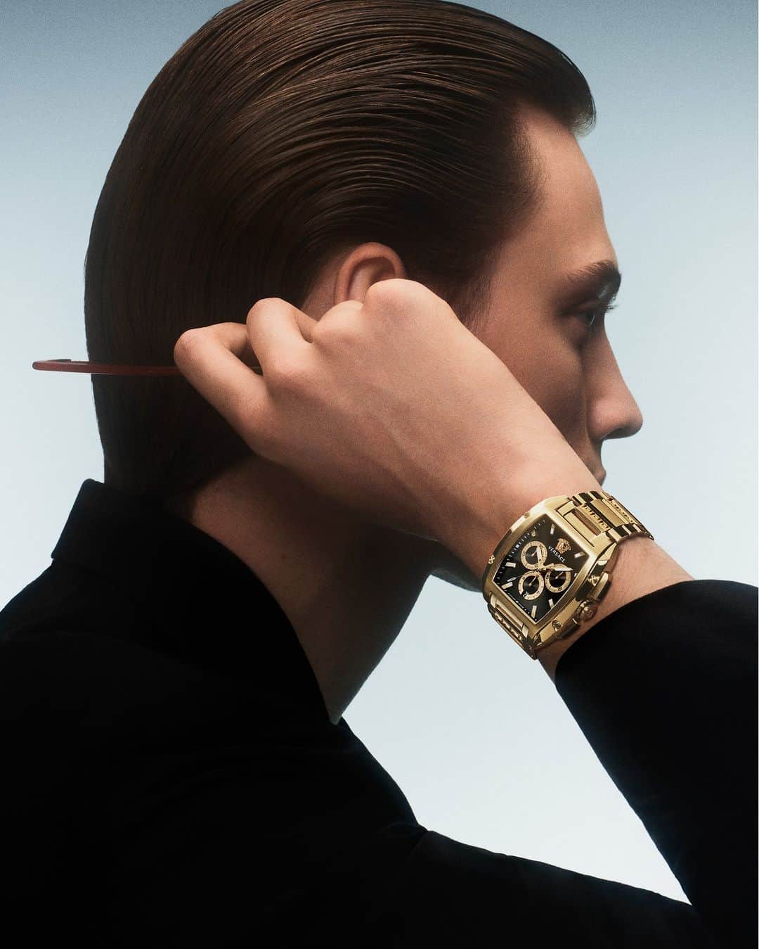 ジャンニヴェルサーチのインスタグラム：「Versace Watches Spring-Summer 2023  Versace Dominus  IP Champagne case, black dial with Versace logo and Medusa at 12h, IP Champagne band with buckle, 5 ATM water-resistant, RONDA 5030.D Swiss quartz Chrono movement, date at 6h, Made in Switzerland  DV One Automatic  Black ceramic case, Black enamel dial with Versace logo and Medusa at 12h, "DV One" inscription at 6h, black ceramic band with butterfly buckle, 5 ATM water-resistant, 3 hands automatic Ronda R150.2, date at 3h, Made in Switzerland  Now at Versace.com via the link in bio  #VersaceWatches」