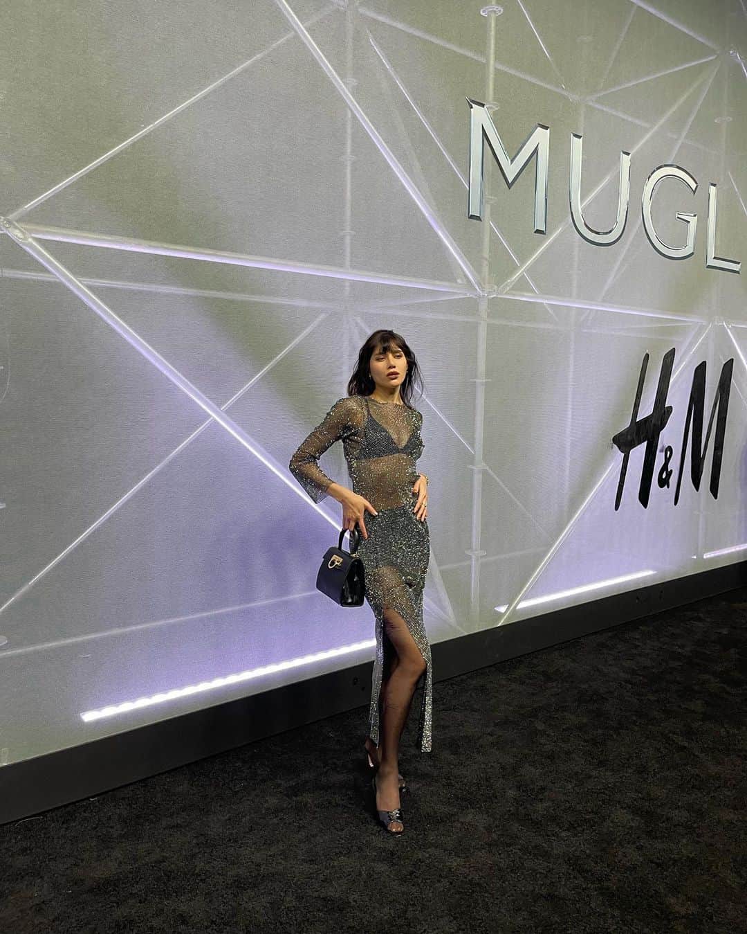 ナタリー・スアレスさんのインスタグラム写真 - (ナタリー・スアレスInstagram)「@hm x @muglerofficial hit the runway last night! 🔥 #MuglerHM」4月21日 0時10分 - natalieoffduty