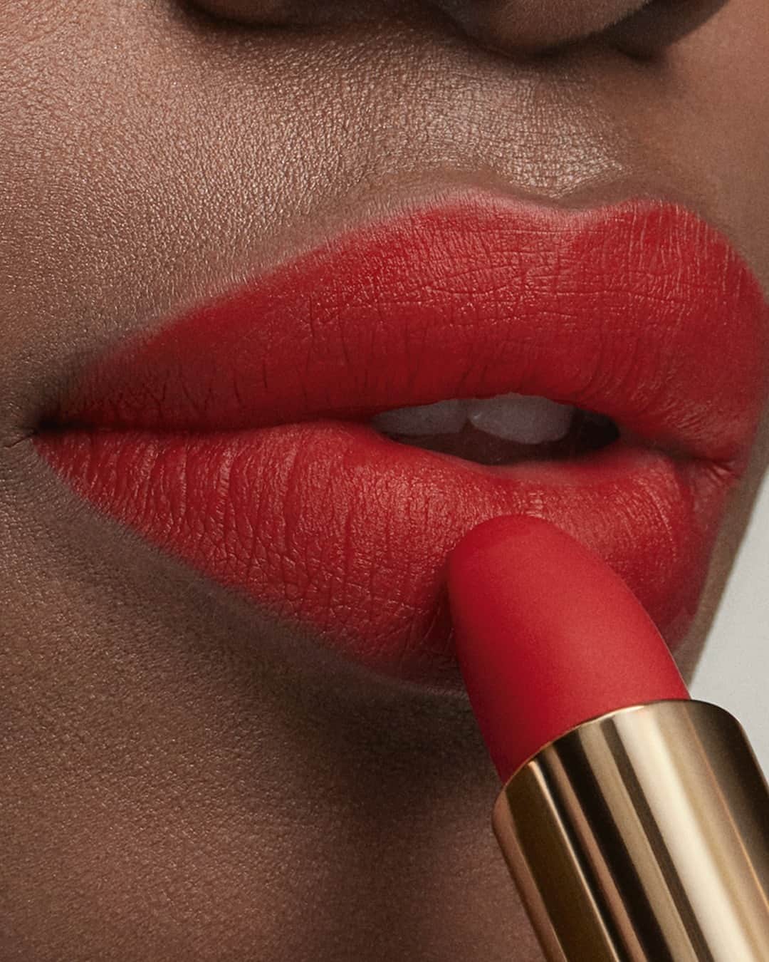 Lancôme Officialさんのインスタグラム写真 - (Lancôme OfficialInstagram)「Bare it all! The ultimate soft matte lipstick comes in various cashmere red shades. Pictured here: L’Absolu Rouge Intimatte in 135 Douce Chaleur, 888 French Idol, 274 French Tea. #Lancome #LAbsoluRougeIntimatte #makeup #matte」4月21日 0時13分 - lancomeofficial