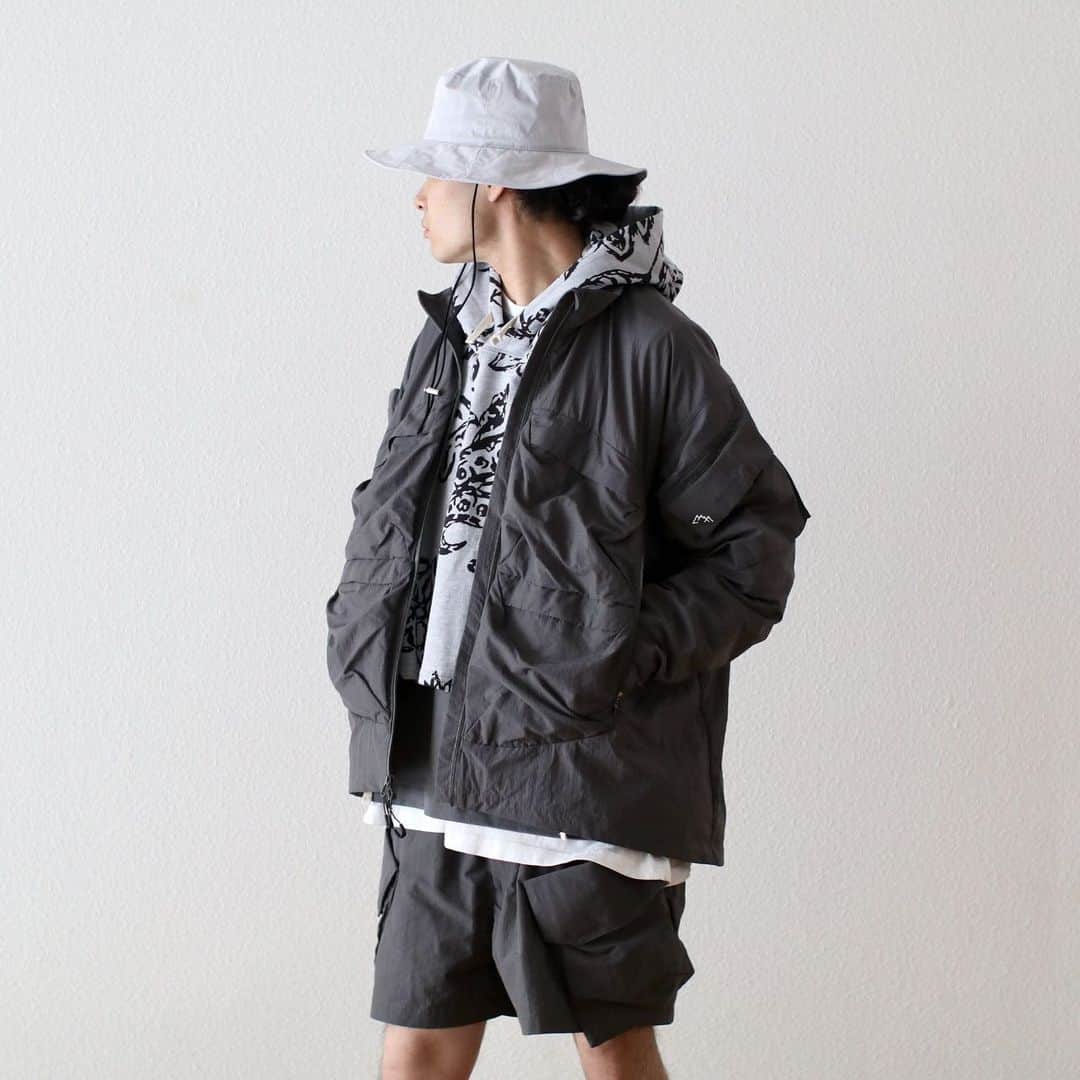 wonder_mountain_irieさんのインスタグラム写真 - (wonder_mountain_irieInstagram)「_ CMF OUTDOOR GARMENT / コムフィアウトドアガーメント "CMF SLINGSHOT" ¥ 46,200- _ 〈onlin store / @digital_mountain〉 https://www.digital-mountain.net _  【オンラインストア#DigitalMountain へのご注文】 *24時間受付 *14時までのご注文で即日発送 *1万円以上ご購入で送料無料 tel：084-973-8204  _ We can send your order overseas. Ordering procedure details can be found here. >>http://www.digital-mountain.net/html/page56.html  _ #CMFOUTDOORGARMENT #コムフィアウトドアガーメント _ 実店舗：#WonderMountain  〒720-0043  広島県福山市船町2-23 JR 「#福山駅」より徒歩10分 #ワンダーマウンテン #japan #hiroshima #福山 #福山市 #尾道 #倉敷 #鞆の浦 近く _ WOMEN/GOODS： @hacbywondermountain _」4月21日 9時37分 - wonder_mountain_