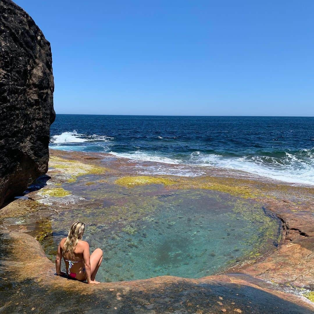 フェリシティー・パルマティアーさんのインスタグラム写真 - (フェリシティー・パルマティアーInstagram)「Now that I'm back in @WesternAustralia it feels like the perfect time to announce I will be exploring more of my home state this year. Anyone who knows me, knows I am the BIGGEST advocate for this incredible destination, it really is like nowhere else in the world. Our state is so diverse, wild and rugged and I'm looking forward to exploring more of it soon! These pics are from some of my favourite places, all which hold many special memories 🫶  1.📍Contos, Margaret River  2.📍Joffre Falls, Karijini National Park 3.📍Kilcarnup, Margaret River  4.📍Margaret River  5.📍Red Bluff  6.📍Gracetown  7.📍Boodjidup, Margaret River  8.📍Parakeet Bay, Rottnest Island  9.📍Mt Augustus, Mount Augustus National Park 10.📍North West   #WAtheDreamState #sponsored」4月21日 9時38分 - flickpalmateer