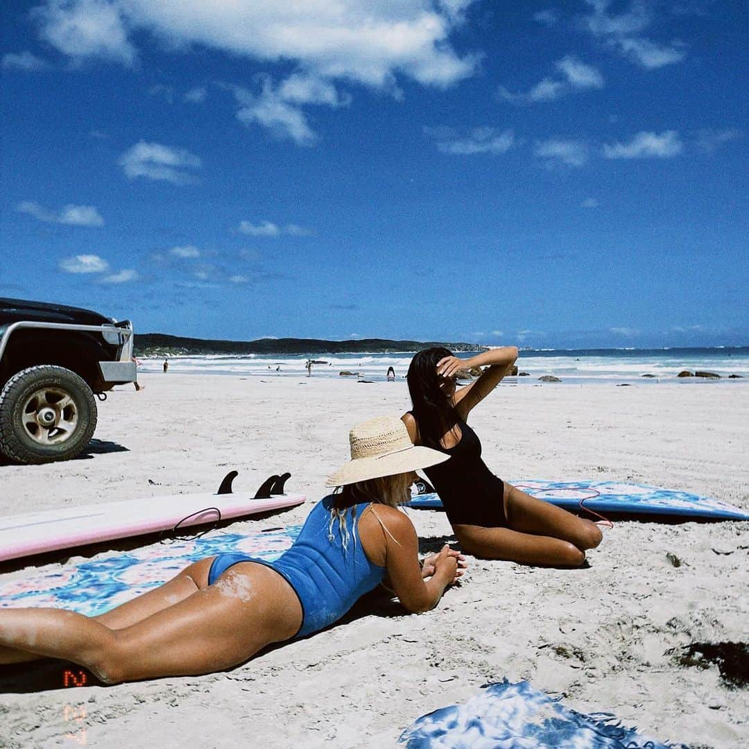 フェリシティー・パルマティアーさんのインスタグラム写真 - (フェリシティー・パルマティアーInstagram)「Now that I'm back in @WesternAustralia it feels like the perfect time to announce I will be exploring more of my home state this year. Anyone who knows me, knows I am the BIGGEST advocate for this incredible destination, it really is like nowhere else in the world. Our state is so diverse, wild and rugged and I'm looking forward to exploring more of it soon! These pics are from some of my favourite places, all which hold many special memories 🫶  1.📍Contos, Margaret River  2.📍Joffre Falls, Karijini National Park 3.📍Kilcarnup, Margaret River  4.📍Margaret River  5.📍Red Bluff  6.📍Gracetown  7.📍Boodjidup, Margaret River  8.📍Parakeet Bay, Rottnest Island  9.📍Mt Augustus, Mount Augustus National Park 10.📍North West   #WAtheDreamState #sponsored」4月21日 9時38分 - flickpalmateer