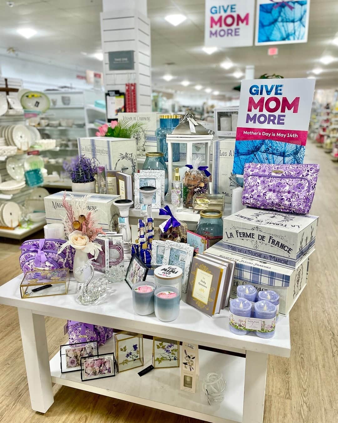 HomeGoodsのインスタグラム：「Give Mom more this year and save on thoughtful gifts in-store and online. 💕 Link in bio to shop!」