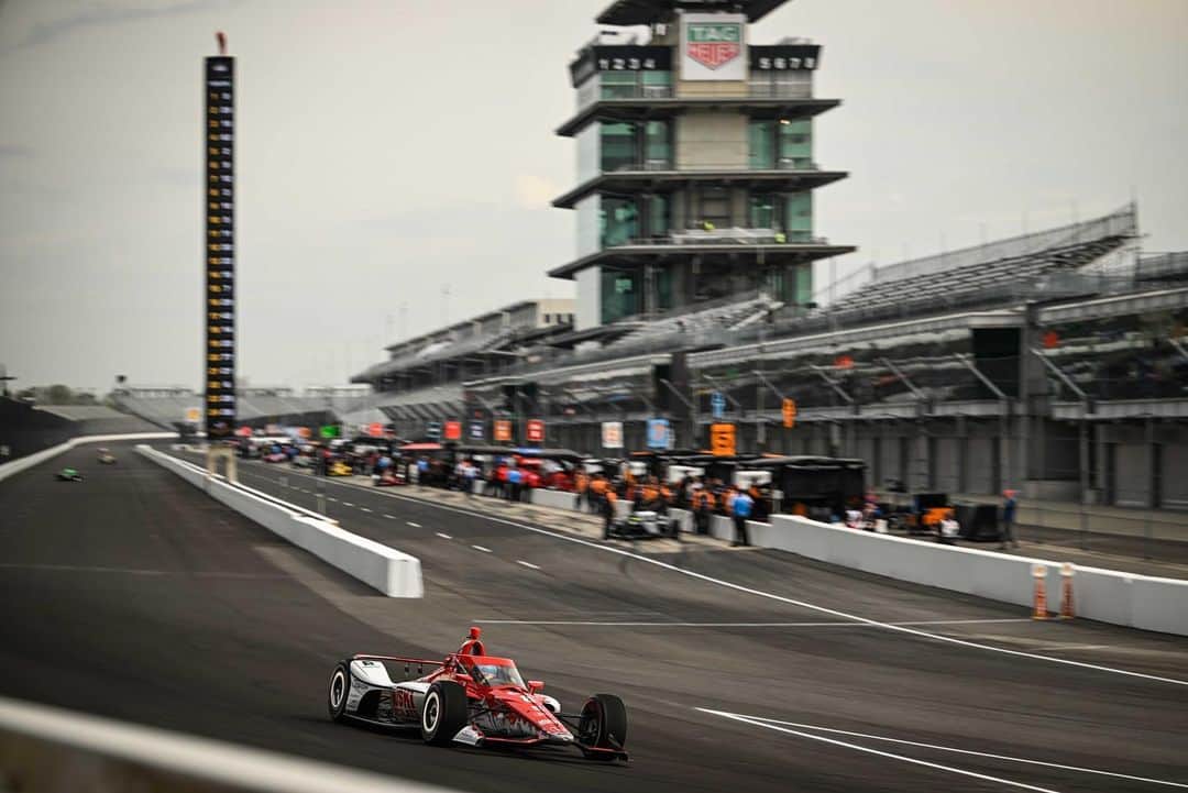 マーカス・エリクソンさんのインスタグラム写真 - (マーカス・エリクソンInstagram)「Back turning laps at @indianapolismotorspeedway for the first time since that day in May last year… Very special feeling! Great day. Hopefully more to come tomorrow if the 🌧️ stays away #ME8 #INDYCAR   @huski_global  @chipganassiracing  @hondaracing_hpd  @theamericanlegion  @ridgelinelubricants」4月21日 9時47分 - ericsson_marcus