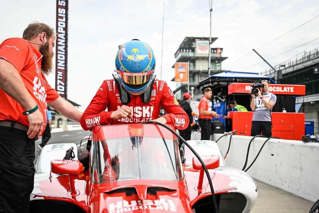 マーカス・エリクソンさんのインスタグラム写真 - (マーカス・エリクソンInstagram)「Back turning laps at @indianapolismotorspeedway for the first time since that day in May last year… Very special feeling! Great day. Hopefully more to come tomorrow if the 🌧️ stays away #ME8 #INDYCAR   @huski_global  @chipganassiracing  @hondaracing_hpd  @theamericanlegion  @ridgelinelubricants」4月21日 9時47分 - ericsson_marcus