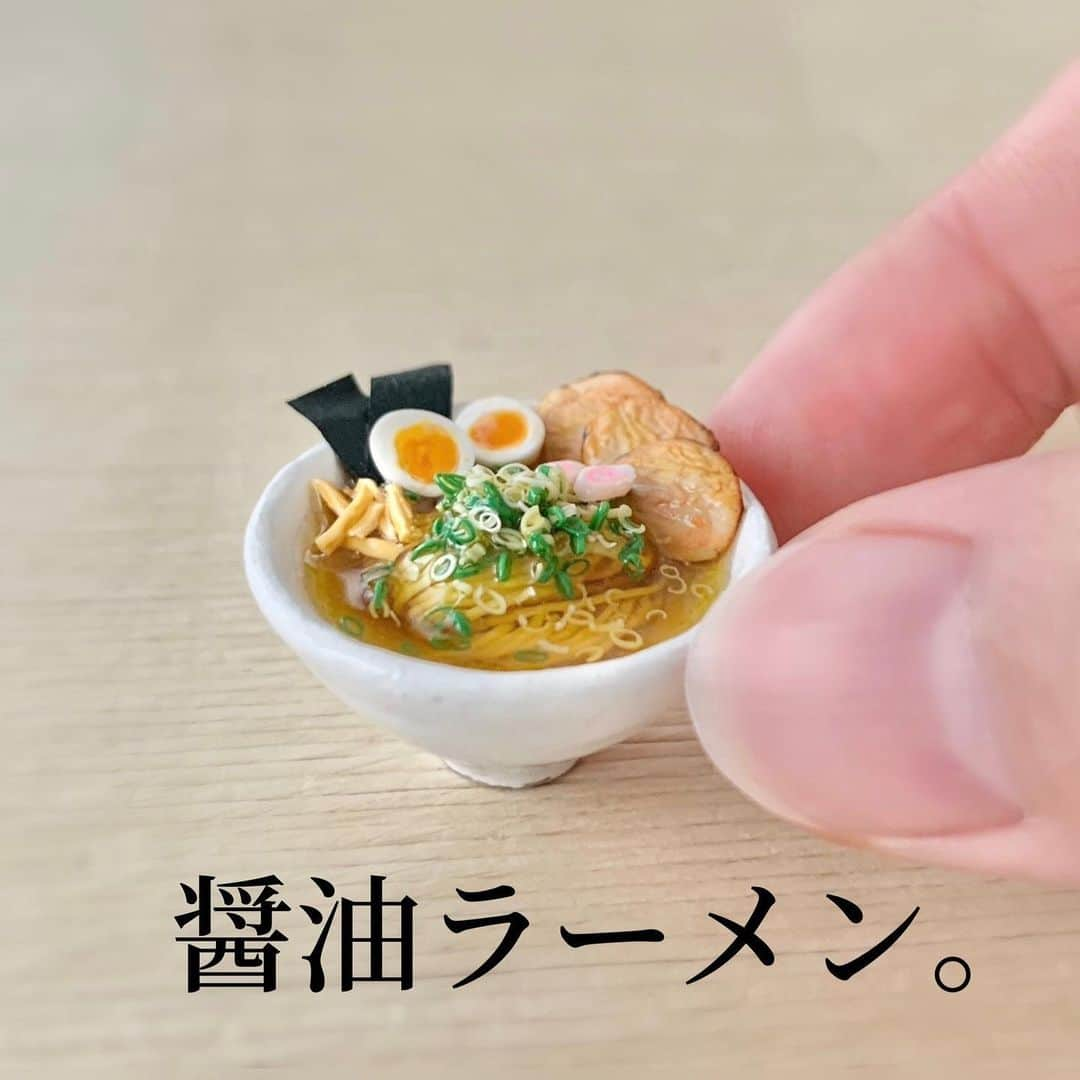 仙名彩世さんのインスタグラム写真 - (仙名彩世Instagram)「ミニチュア醤油ラーメン。  澄み渡る。 スープ。  Miniature soy sauce ramen. Clear. Soup.  #仙名彩世#ハンドメイド#ミニチュア#ミニチュアフード#ラーメン#醤油ラーメン#sennaayase#handmade#miniaturefood#miniature#手工制作#微型#微型食品#센나아야세#핸드메이드#미니어처#미니어처푸드」4月21日 9時51分 - miniaturefood_art_sennaayase