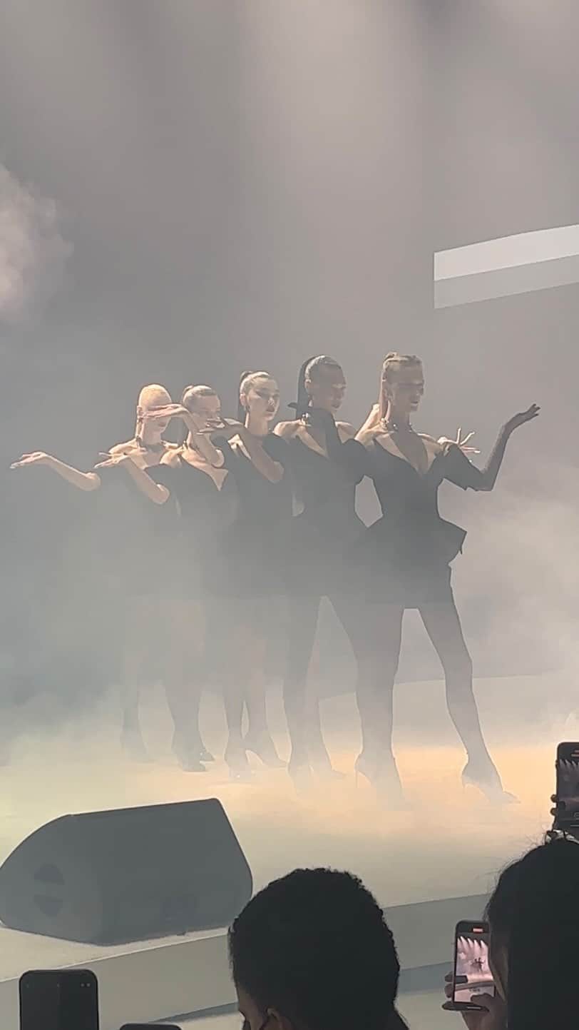 ミュグレーのインスタグラム：「@evaherzigova, @sydacker, @sherryramsayshi, @andreeadiddy and @vilmasj for #MuglerHM by @cadwallader - LAUNCHING 11.MAY.2023  - #Mugler #HM」