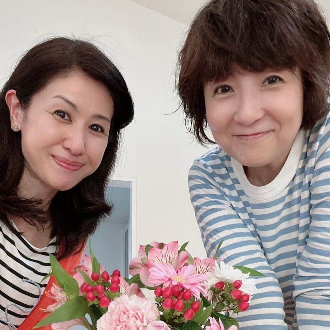 藤田朋子さんのインスタグラム写真 - (藤田朋子Instagram)「反省会しました 手応えを感じながら 客観的なご意見を参考に #toatoa 進みます！ #次回は夏 #予約始まってます #8月25日 #金曜日 #戦争のことを忘れない #原爆のことを語り継ぐ #大切なこと #朗読劇 #是非いらして下さい #petitMOA #横田大明 さんをゲストに　#井上ひさし 作品を読みます #少年口伝隊一九四五  #アコーディオンは桑山哲也 #ハイライトにチケット予約方法あります」4月21日 10時03分 - chiendormant