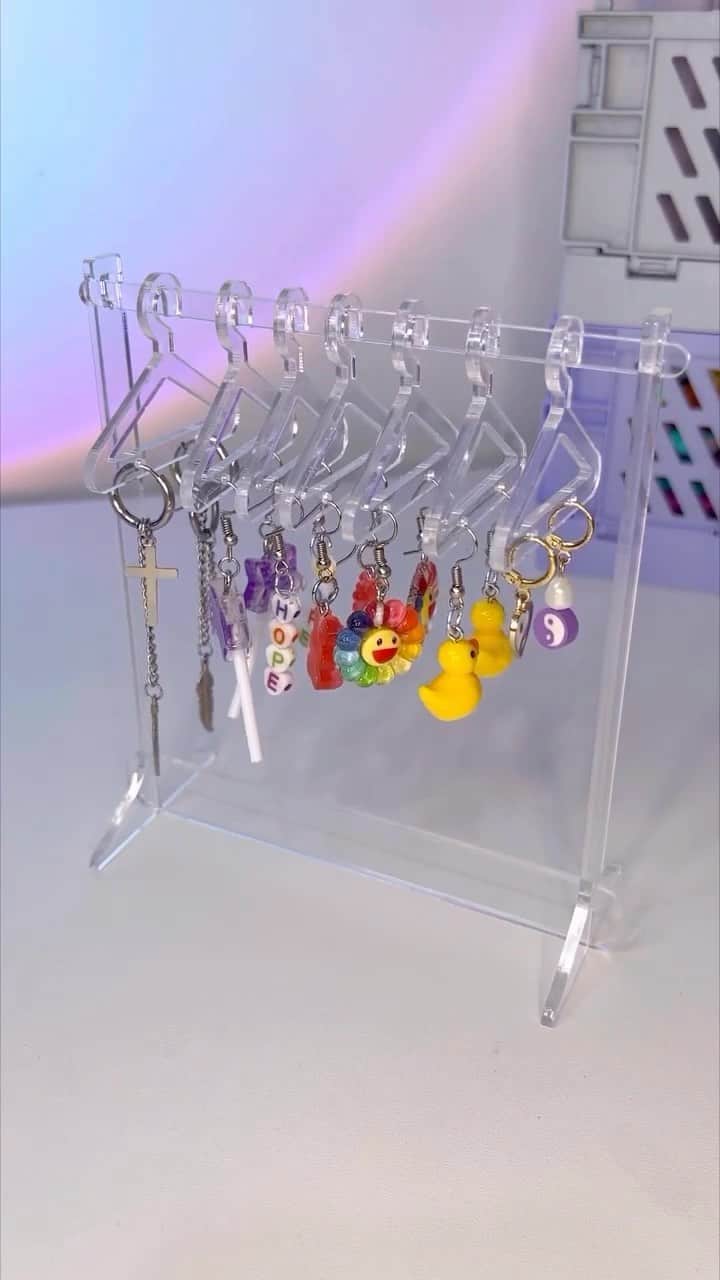 SHEINのインスタグラム：「Hang on, a clothing rack for your jewelry? Bling it on 💍💖 @samie.soma  🔎12010869  #SHEIN #SHEINforAll #SHEINstyle #fashion #chic #OOTD」
