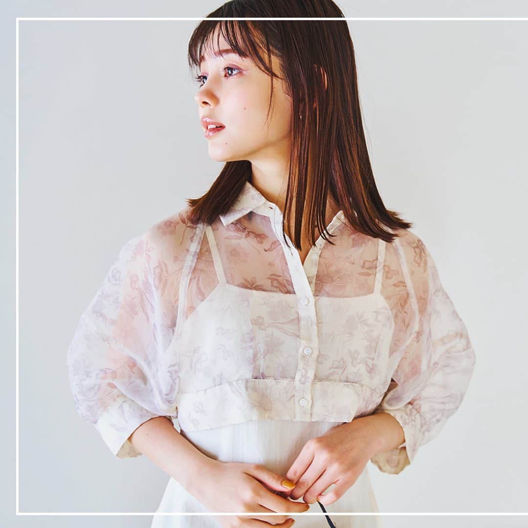 dazzlinさんのインスタグラム写真 - (dazzlinInstagram)「_____ #MURUA × #dazzlin  本日4.21 fri より 全国のdazzlin店舗 & MURUAの一部店舗にて発売開始！  WEBで完売しているカラーや、アイテムも 店舗には新入荷予定になりますので、ぜひチェックしてみてください。  . 【 Collaboration items 】 #ショートコンビタイトワンピース ¥13,200 (tax in) dazzlin限定カラー ：o.white / blue 共通カラー：balck  . #シアージャケット ¥ 9,900 (tax in) dazzlin限定カラー：ivory 共通カラー：gray  . #フリルフレアスカート ¥ 9,900 (tax in) dazzlin限定カラー：ivory 共通カラー：gray size : S / M  . #ハーフスリーブブラウス ¥ 7,150 (tax in) dazzlin限定カラー：blue 共通カラー：o.white  . #アシメプリーツラップスカート ¥ 9,900 (tax in) dazzlin限定カラー：khaki 共通カラー：ivory / black  . ______________________________  . #MURUA #ムルーア #dazzlin #ダズリン #2023ss #夏服 #夏服コーデ #夏コーデ #ワンピース #ワンピースコーデ #セットアップ #ブラウス #ブラウスコーデ #女子会 #カフェ活 #ランチコーデ #デートコーデ #大人カジュアル #淡色女子 #淡色女子コーデ」4月21日 10時16分 - dazzlin_official
