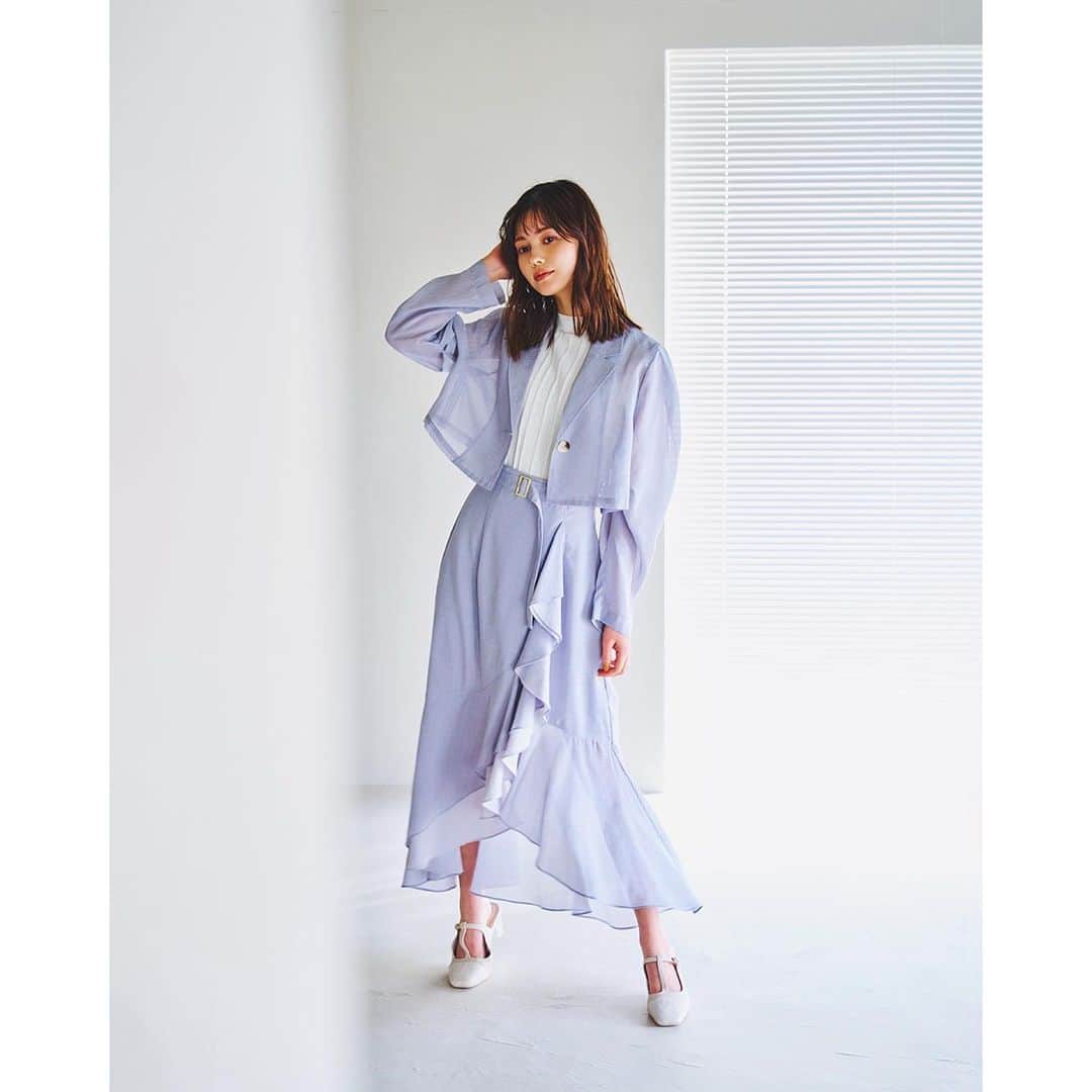 dazzlinさんのインスタグラム写真 - (dazzlinInstagram)「_____ #MURUA × #dazzlin  本日4.21 fri より 全国のdazzlin店舗 & MURUAの一部店舗にて発売開始！  WEBで完売しているカラーや、アイテムも 店舗には新入荷予定になりますので、ぜひチェックしてみてください。  . 【 Collaboration items 】 #ショートコンビタイトワンピース ¥13,200 (tax in) dazzlin限定カラー ：o.white / blue 共通カラー：balck  . #シアージャケット ¥ 9,900 (tax in) dazzlin限定カラー：ivory 共通カラー：gray  . #フリルフレアスカート ¥ 9,900 (tax in) dazzlin限定カラー：ivory 共通カラー：gray size : S / M  . #ハーフスリーブブラウス ¥ 7,150 (tax in) dazzlin限定カラー：blue 共通カラー：o.white  . #アシメプリーツラップスカート ¥ 9,900 (tax in) dazzlin限定カラー：khaki 共通カラー：ivory / black  . ______________________________  . #MURUA #ムルーア #dazzlin #ダズリン #2023ss #夏服 #夏服コーデ #夏コーデ #ワンピース #ワンピースコーデ #セットアップ #ブラウス #ブラウスコーデ #女子会 #カフェ活 #ランチコーデ #デートコーデ #大人カジュアル #淡色女子 #淡色女子コーデ」4月21日 10時16分 - dazzlin_official
