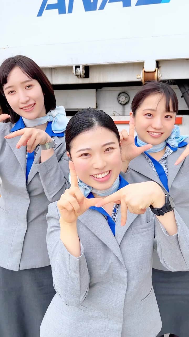 ANAのインスタグラム：「💗💘💗 #allnipponairways #グランドスタッフ #groundstaff #福岡 #fuk #fukuoka #ana福岡空港 #福岡空港 #japan #IVE #lovedive」