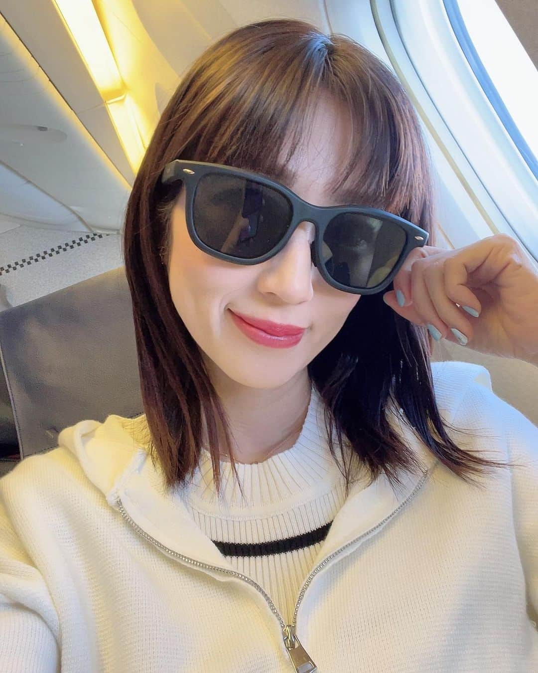 庄司ゆうこさんのインスタグラム写真 - (庄司ゆうこInstagram)「沖縄旅行で大活躍したサングラス🕶❤️ これ、色を調整出来るのでめちゃくちゃ便利❣️飛行機や車の中、ゴルフ場でたくさん使った🤗 @yucha_x2 ゆちちゃんプロデュースのサングラス🕶❤️ これからもヘビロテしまーす✨🤗 #飛行機#ゴルフ場#車内#沖縄旅行#沖縄#女子旅#サングラス#サングラス女子 #サングラスコーデ」4月21日 10時34分 - yuko.shoji