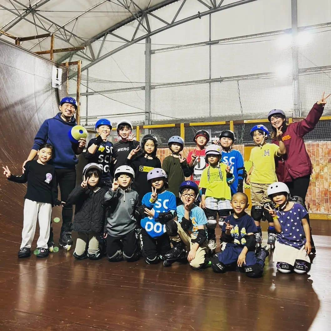 安床エイトさんのインスタグラム写真 - (安床エイトInstagram)「Inline skate lessons. @ascschool @eitoyasutoko」4月21日 10時45分 - eitoyasutoko