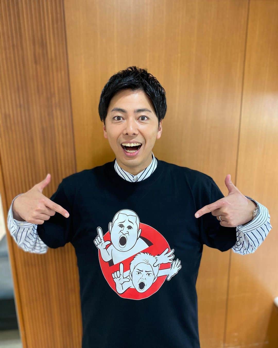 西村真二のインスタグラム：「🐰 みなさんのおかげでラヴィット全曜日出演のグランドスラムを達成しました！ その記念にTシャツをもらいました！ ラヴィットは本当に芸人愛のある番組です！ 今後ともよろしくお願いします🙇‍♂️ #ラヴィット」
