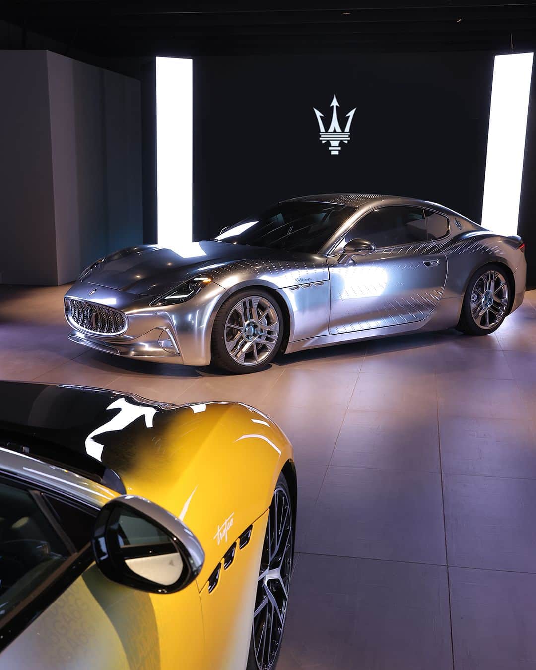 Maserati Japan | マセラティ ジャパンのインスタグラム：「GranTurismo Prisma と GranTurismo Luce。 マセラティフオリセリエによるトライデントの現在と未来。 これらのデザインの傑作をどのように生み出したのでしょうか。 続きをお楽しみに。 #MaseratiGranTurismo #Maserati #MilanDesignWeek2023」