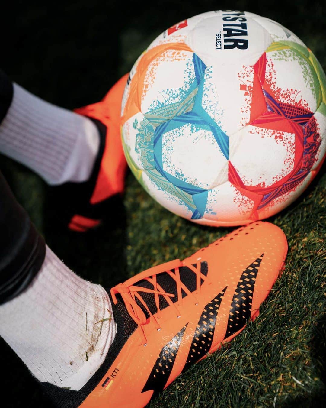 ケヴィン・トラップさんのインスタグラム写真 - (ケヴィン・トラップInstagram)「Adding some heat to the game 🧤 @adidas_de  #adidasfootball #createdwithadidas」4月21日 2時19分 - kevintrapp