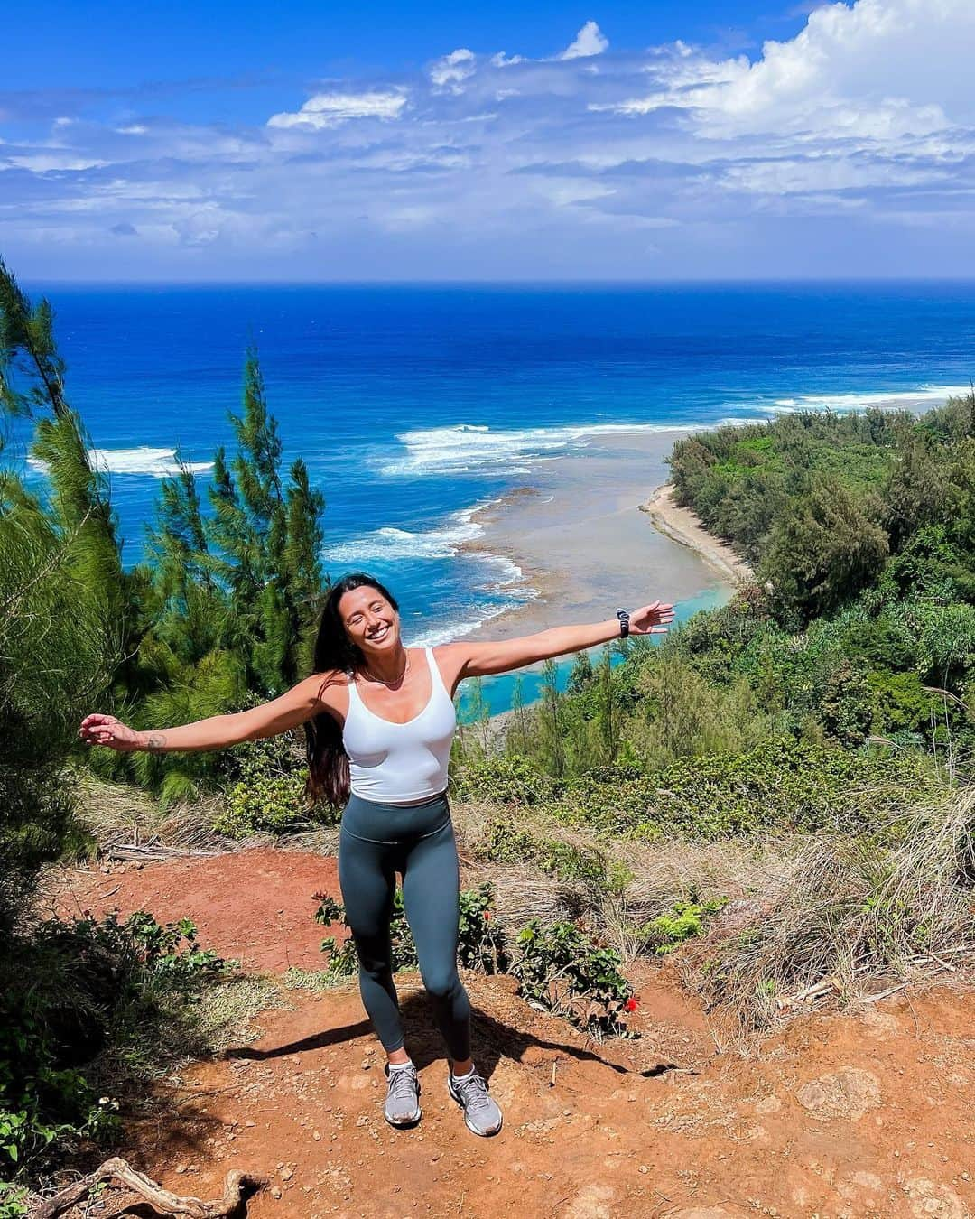 マリア・マニュエルのインスタグラム：「my favorite place to Align @lululemon 💚  • feeling the comfort, confidence, flexibility, & weightlessness head to toe • The Align™ Difference  _  #thesweatlife #lululemonAmbassador」